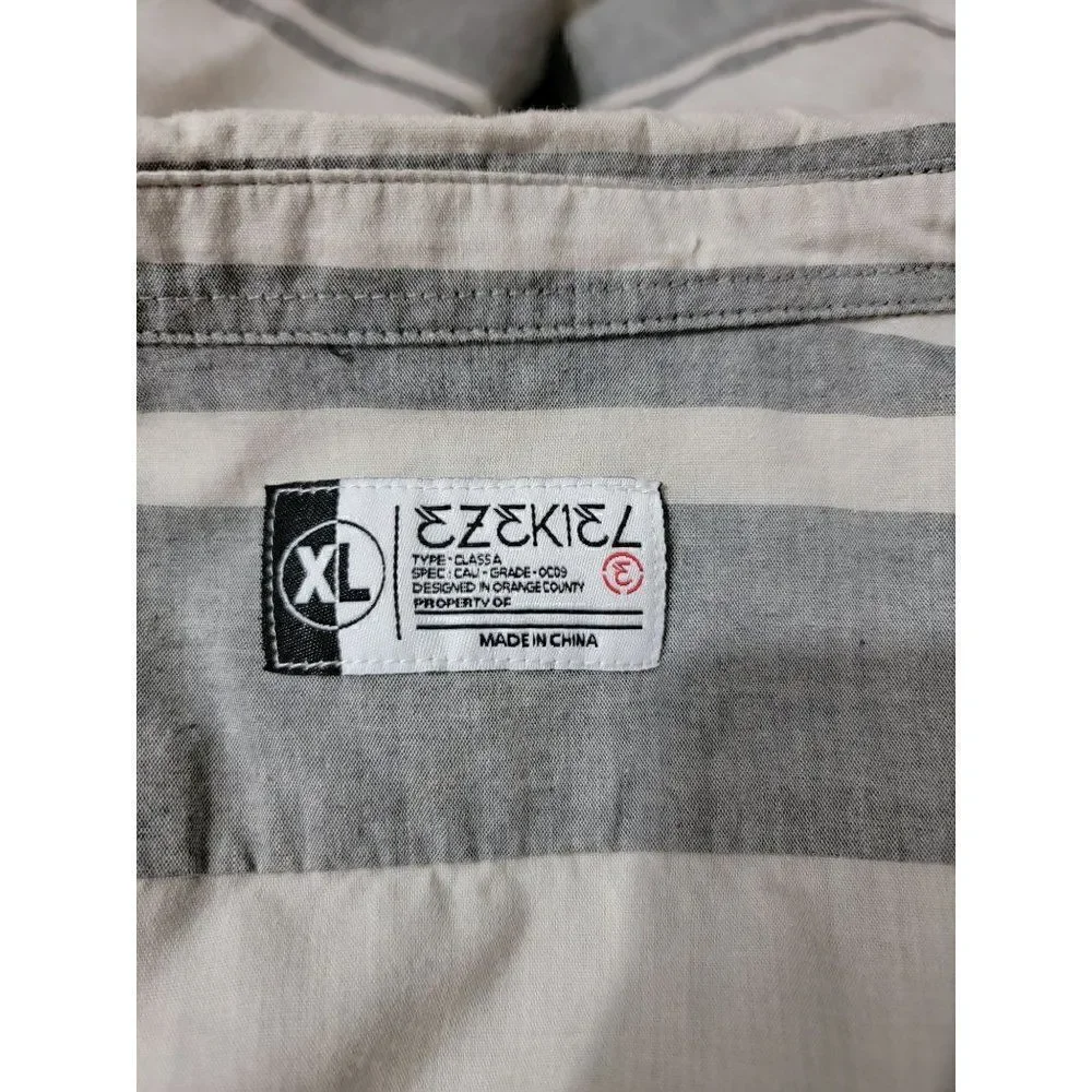Ezekiel mens short sleeve button up shirt size XL